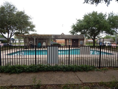 Spacious townhome featuring 3 bedrooms, 2.5 baths, a rear-entry - photo 4