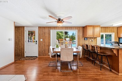 Welcome to this clean, move-in ready Pine Grove waterfront home - photo 12