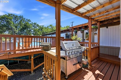 Welcome to this clean, move-in ready Pine Grove waterfront home - photo 25