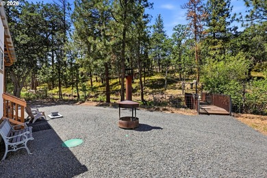 Welcome to this clean, move-in ready Pine Grove waterfront home - photo 29