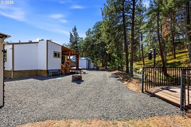Welcome to this clean, move-in ready Pine Grove waterfront home - photo 31