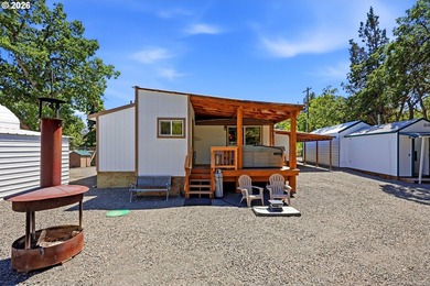 Welcome to this clean, move-in ready Pine Grove waterfront home - photo 32