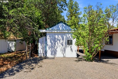 Welcome to this clean, move-in ready Pine Grove waterfront home - photo 34