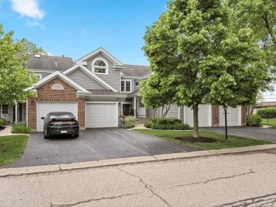 Lake Townhome/Townhouse Sale Pending in Arlington Heights, Illinois