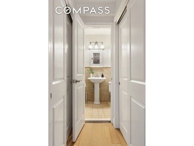 Come home to this stunning, move in ready one bedroom apartment - photo 8