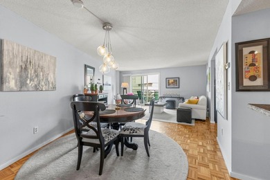Enjoy easy downtown living in this beautifully maintained - photo 20