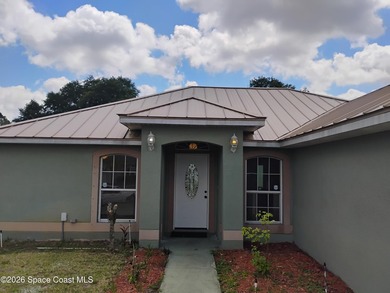 Great floor plan for this 3 bedroom, 2 bath home, metal roof - photo 2