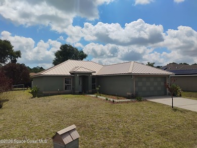 Great floor plan for this 3 bedroom, 2 bath home, metal roof - photo 3