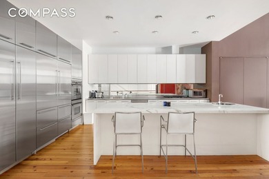 A rare full-floor maisonette at the intersection of SoHo s - photo 4