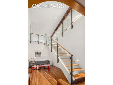 A rare full-floor maisonette at the intersection of SoHo s - photo 10