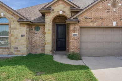 Discover the perfect blend of style and functionality in this - photo 4