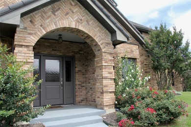 A stunning corner-lot masterpiece in the heart of Arlington - photo 2