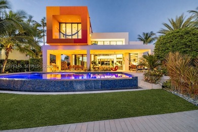 Discover an architectural showpiece where Modernist design meets - photo 4
