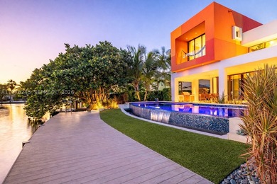 Discover an architectural showpiece where Modernist design meets - photo 5