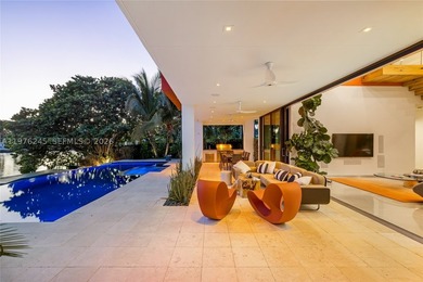 Discover an architectural showpiece where Modernist design meets - photo 7