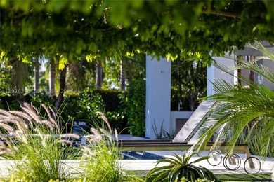 Discover an architectural showpiece where Modernist design meets - photo 10
