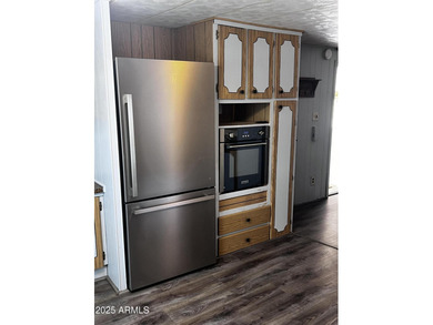 Cozy 2 bedroom /2 bath home with newer A/C Unit, Refrigerator