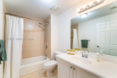 Lowest priced corner and canal front unit. Super spacious 1500 - photo 12