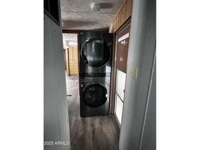 Cozy 2 bedroom /2 bath home with newer A/C Unit, Refrigerator