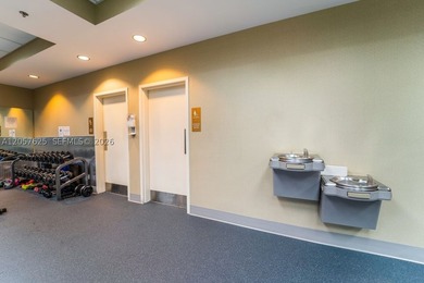 Lowest priced corner and canal front unit. Super spacious 1500 - photo 22