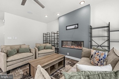 Nestled on a premium cul-de-sac lot, this stunning 2022 Pulte - photo 17