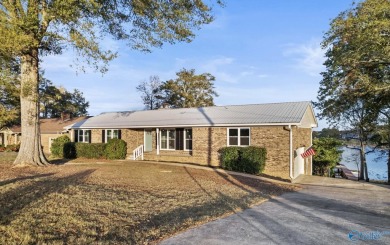 Lake Home For Sale in Centre, Alabama