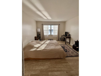 Discover this beautifully renovated 2-bedroom, 2-bathroom condo - photo 12