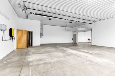 Discover an impressive 6,900 square foot commercial building in - photo 21