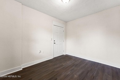 Welcome to this beautifully fully renovated 3-bedroom - photo 22