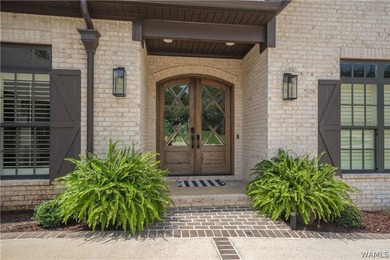 Modern luxury meets waterfront living in The Lakes. Offering - photo 2