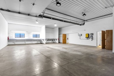 Discover an impressive 6,900 square foot commercial building in - photo 23