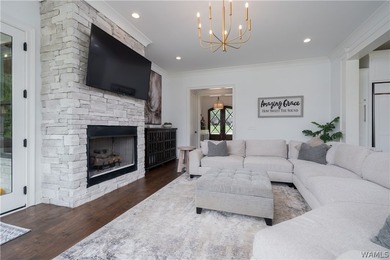 Modern luxury meets waterfront living in The Lakes. Offering - photo 5