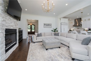 Modern luxury meets waterfront living in The Lakes. Offering - photo 7
