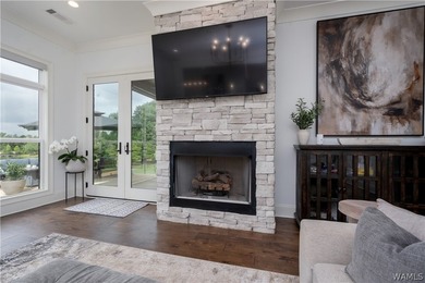 Modern luxury meets waterfront living in The Lakes. Offering - photo 8