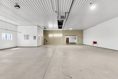 Discover an impressive 6,900 square foot commercial building in - photo 29