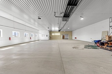 Discover an impressive 6,900 square foot commercial building in - photo 30