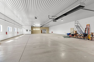 Discover an impressive 6,900 square foot commercial building in - photo 31