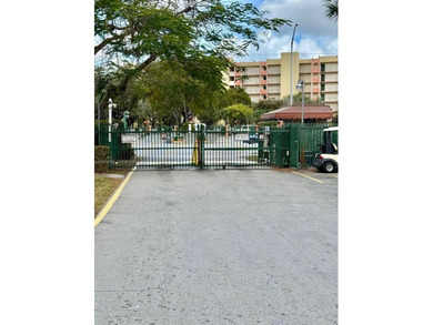Excellent opportunity in a primer Miami location.
Spacious