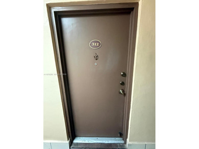 Excellent opportunity in a primer Miami location.
Spacious