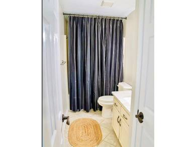 Stunning showpiece in Baymeadows Estates! This exceptional - photo 37