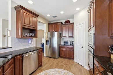 Beautiful maintained Walden floorplan with 2 bedrooms and a - photo 3