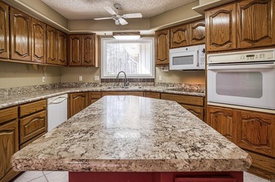Quiet culdesac with acres of common property for your backyard - photo 14