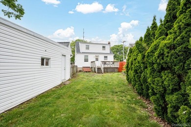 Welcome to this charming, well maintained Cape Cod style house - photo 18