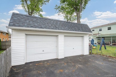 Welcome to this charming, well maintained Cape Cod style house - photo 19