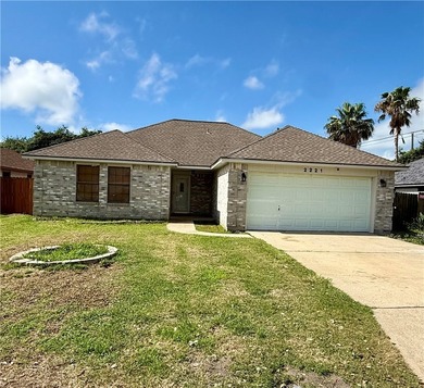 NEW PRICE!!!!! This Spacious 3-bedroom, 2-bath home located in a - photo 1
