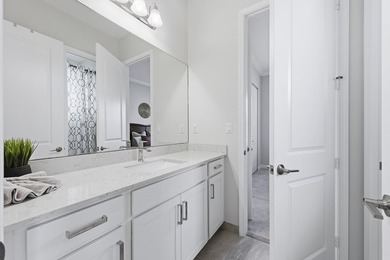 Well Appointed 3 bedrooms 2.5 bath home located on the lake in - photo 21