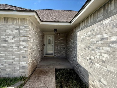 NEW PRICE!!!!! This Spacious 3-bedroom, 2-bath home located in a - photo 2