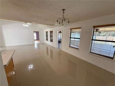 NEW PRICE!!!!! This Spacious 3-bedroom, 2-bath home located in a - photo 6