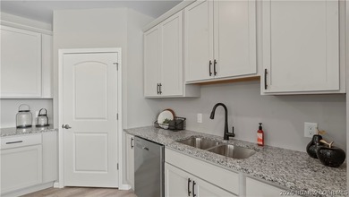 Discover the pinnacle of Lake of the Ozarks living at Niangua - photo 27