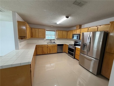 NEW PRICE!!!!! This Spacious 3-bedroom, 2-bath home located in a - photo 7